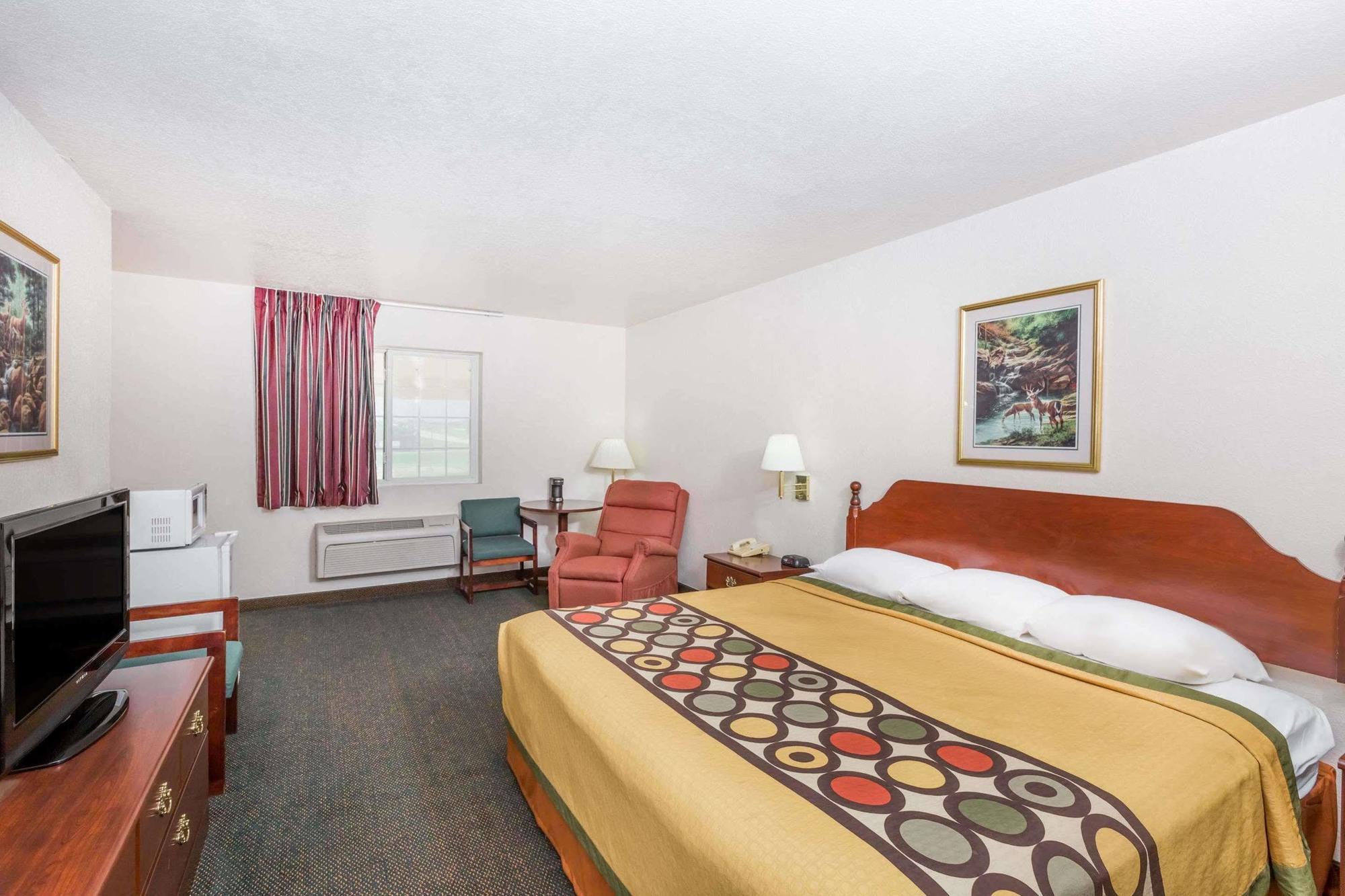 Super 8 By Wyndham Holton Motel Exterior photo